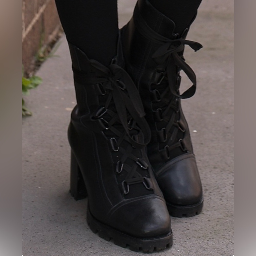 Black Lace-Up Chunky Heel Boots